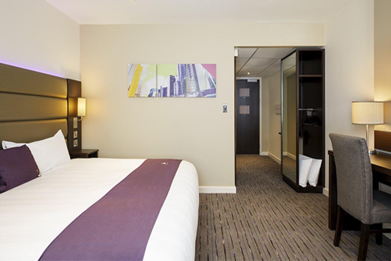 Premier Inn London Gatwick Airport South - London Road Crawley (West Sussex) Exterior foto