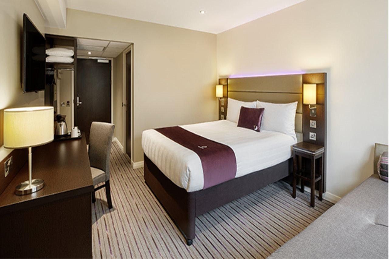 Premier Inn London Gatwick Airport South - London Road Crawley (West Sussex) Exterior foto