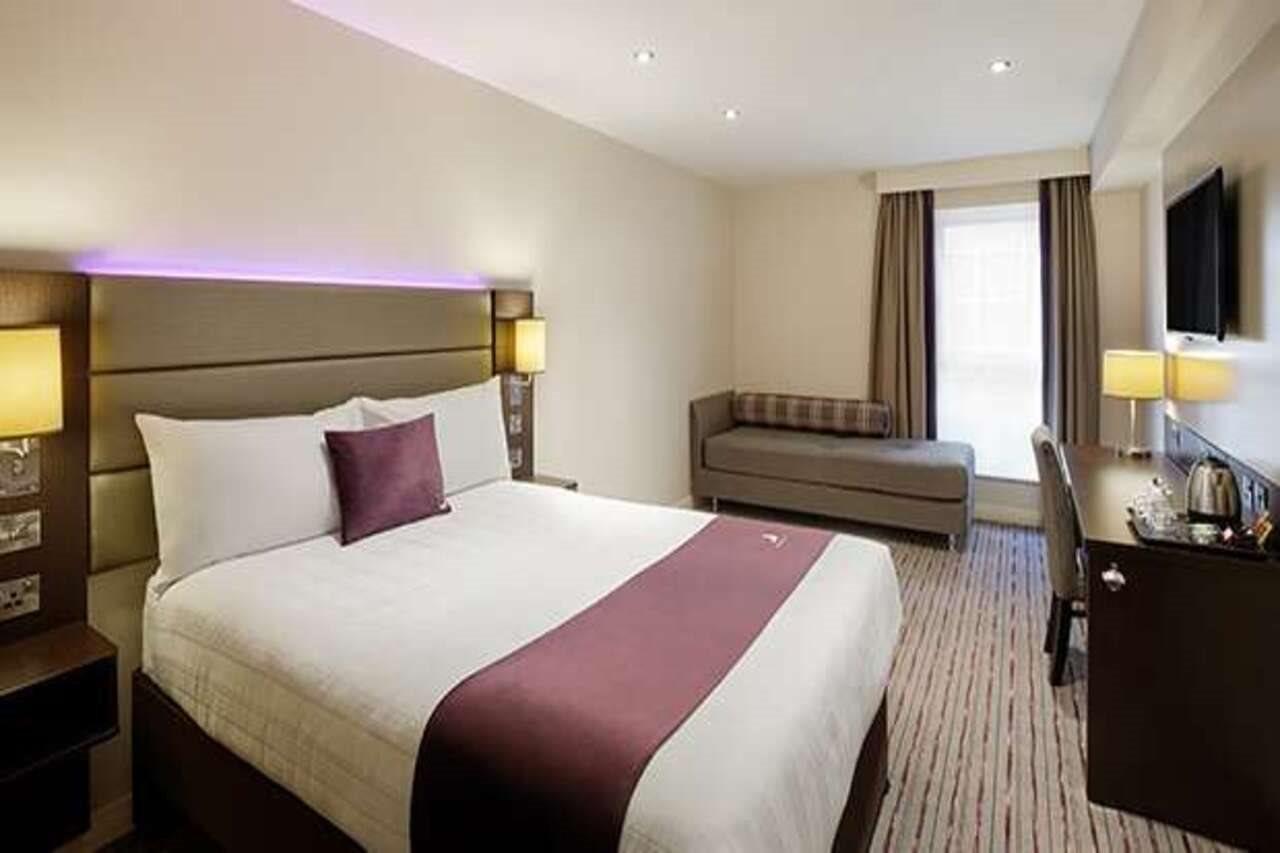 Premier Inn London Gatwick Airport South - London Road Crawley (West Sussex) Exterior foto