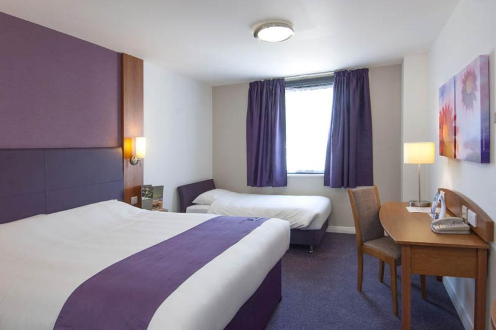 Premier Inn London Gatwick Airport South - London Road Crawley (West Sussex) Exterior foto