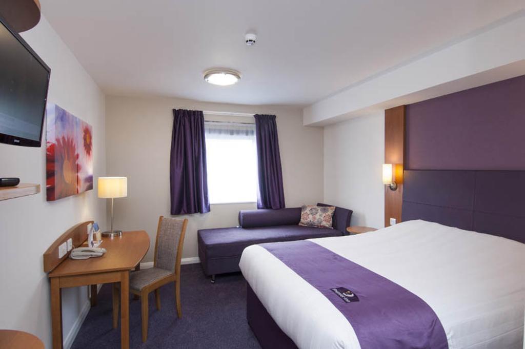 Premier Inn London Gatwick Airport South - London Road Crawley (West Sussex) Exterior foto