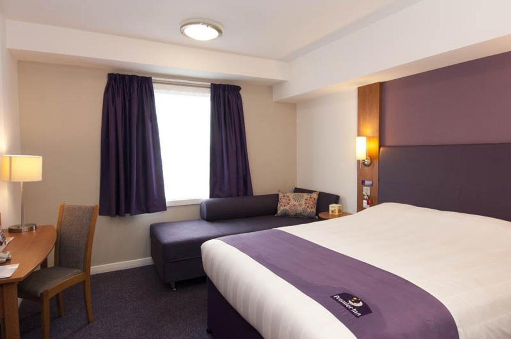 Premier Inn London Gatwick Airport South - London Road Crawley (West Sussex) Exterior foto